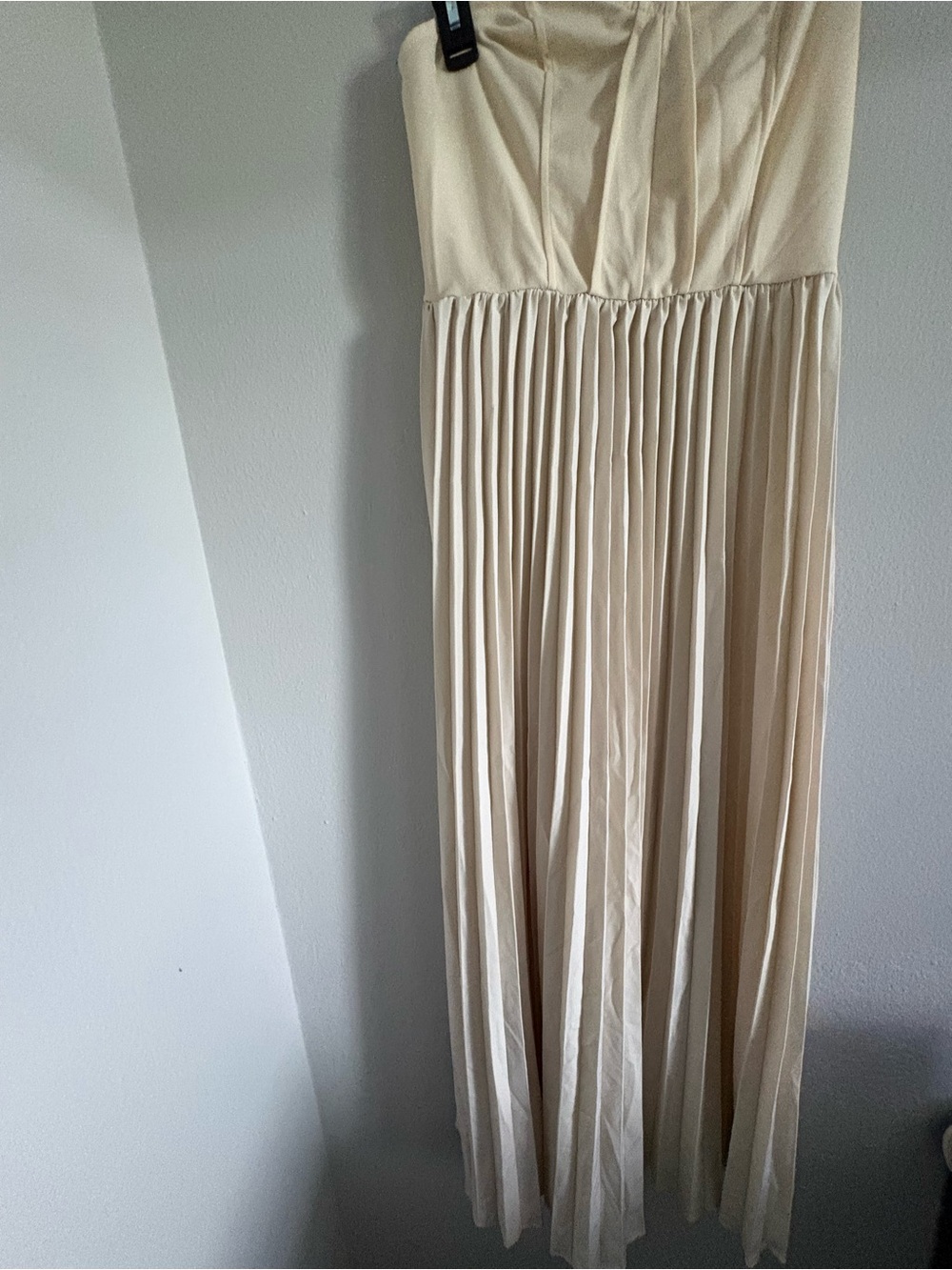 SHEIN Pleated Cream Maxi half shoulder dress - Picture 3 of 3